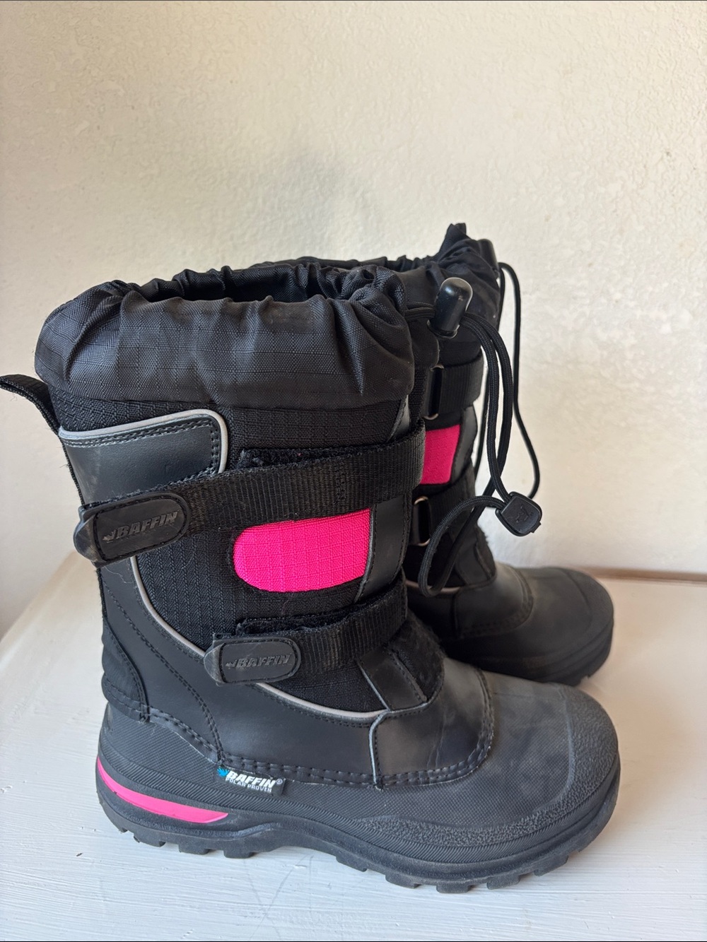 Baffin Black and Pink Kids Snow Boots with Drawcord Cuff